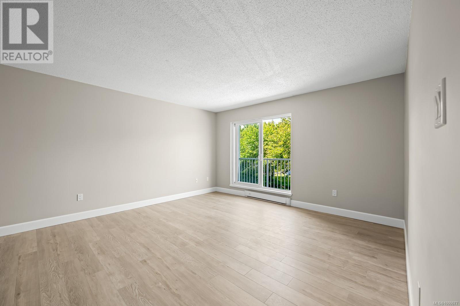 #211 175 CENTENNIAL DR - Image 3