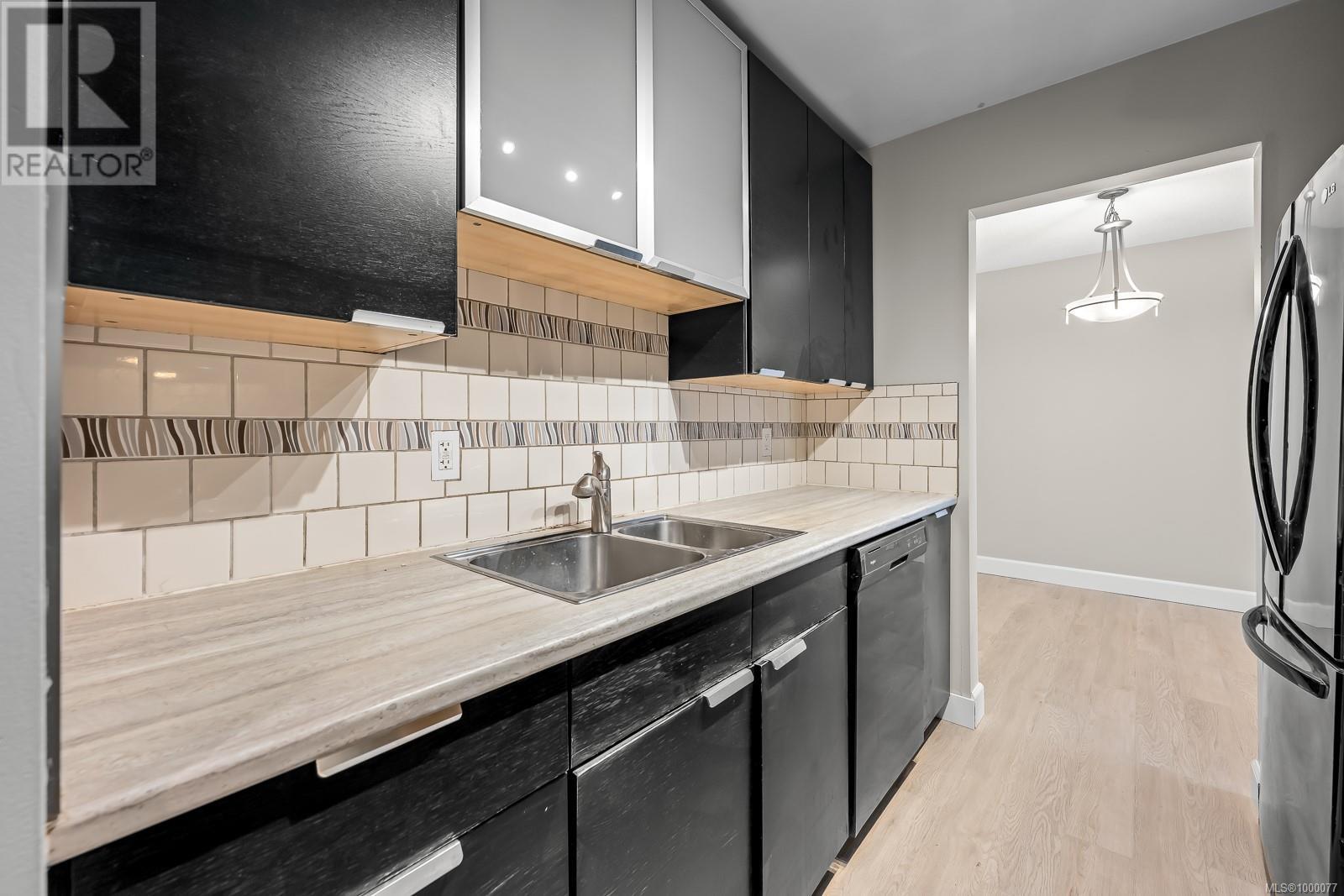 #211 175 CENTENNIAL DR - Image 11