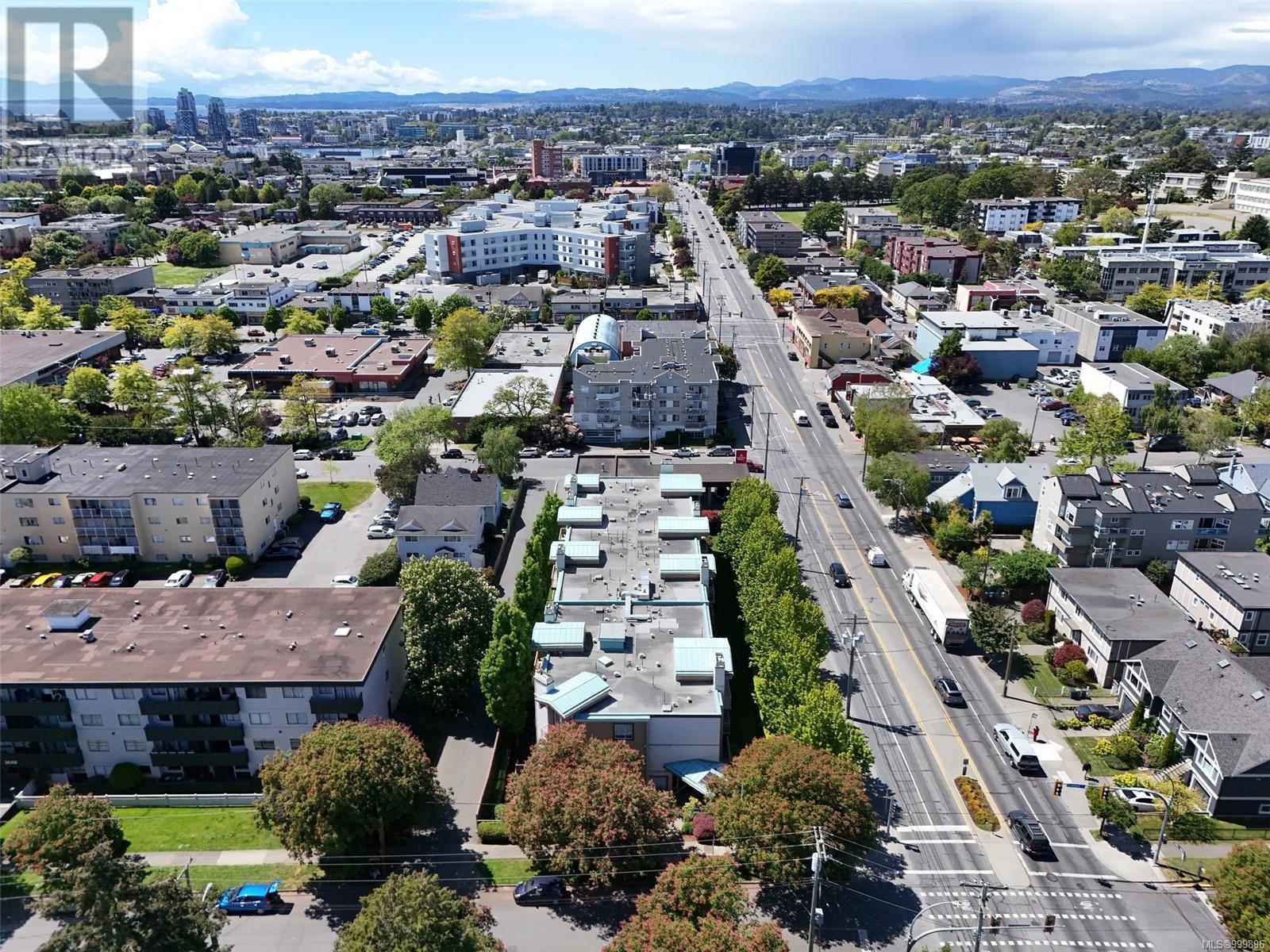400 1055 Hillside Avenue, Victoria