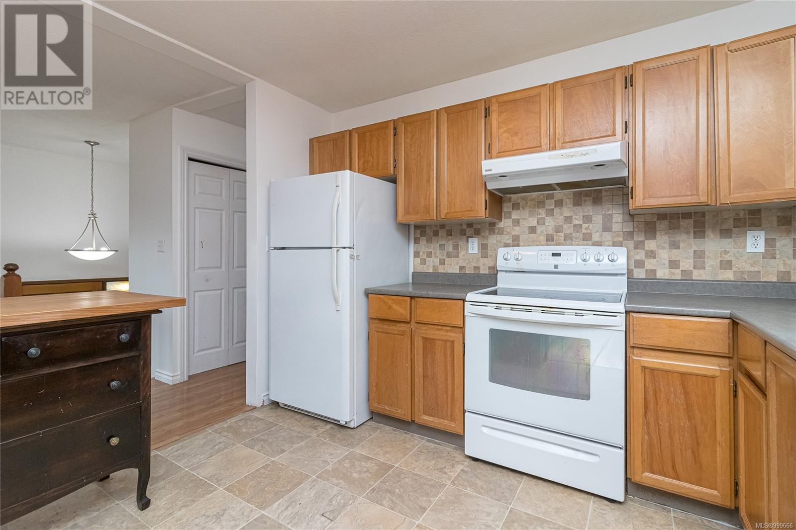 7765 Trentelmann Pl, Central Saanich
