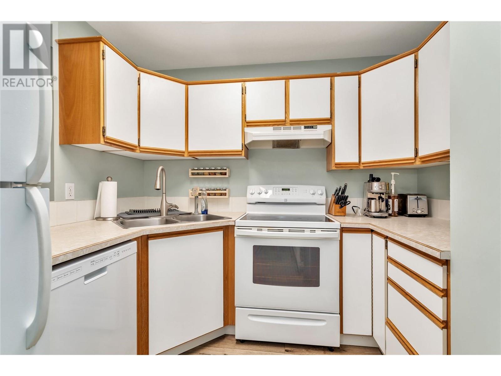 4 150 Franklyn Road, Kelowna