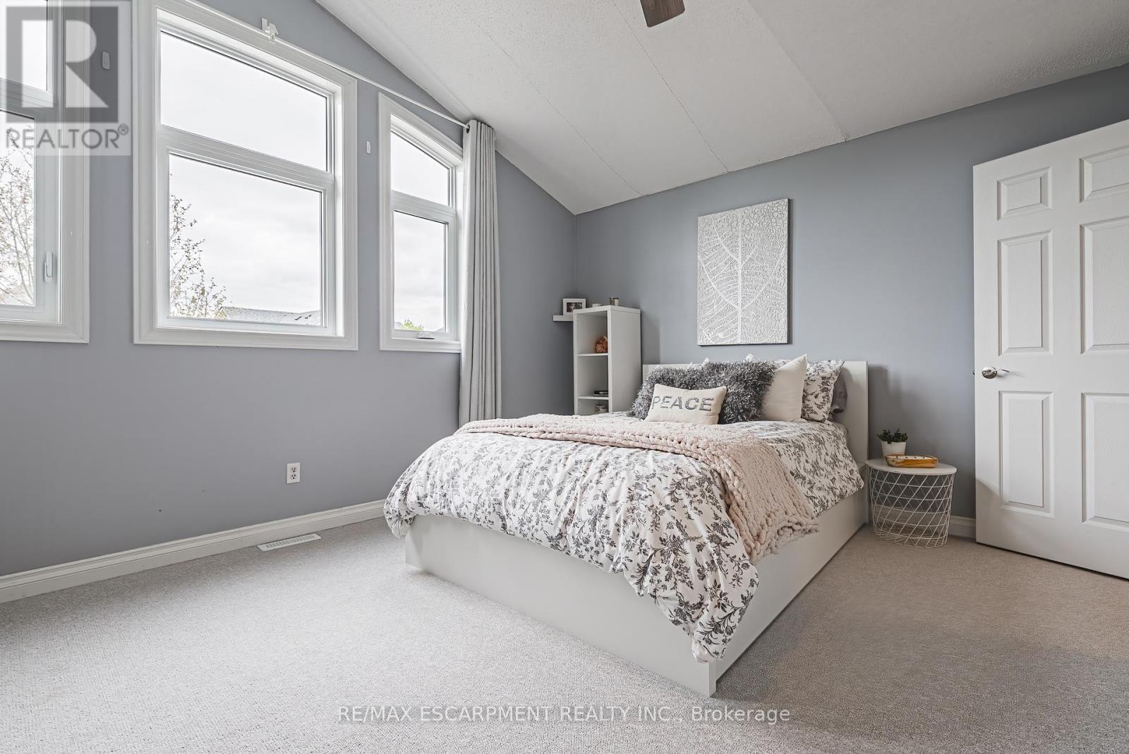 Photo 33 of 2170 Coldwater Street, Burlington ON