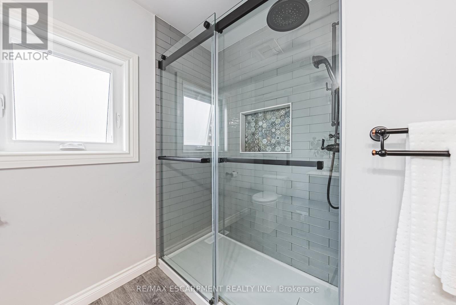 Photo 35 of 2170 Coldwater Street, Burlington ON
