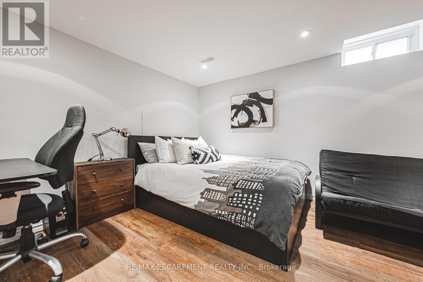 Photo 39 of 2170 Coldwater Street, Burlington ON