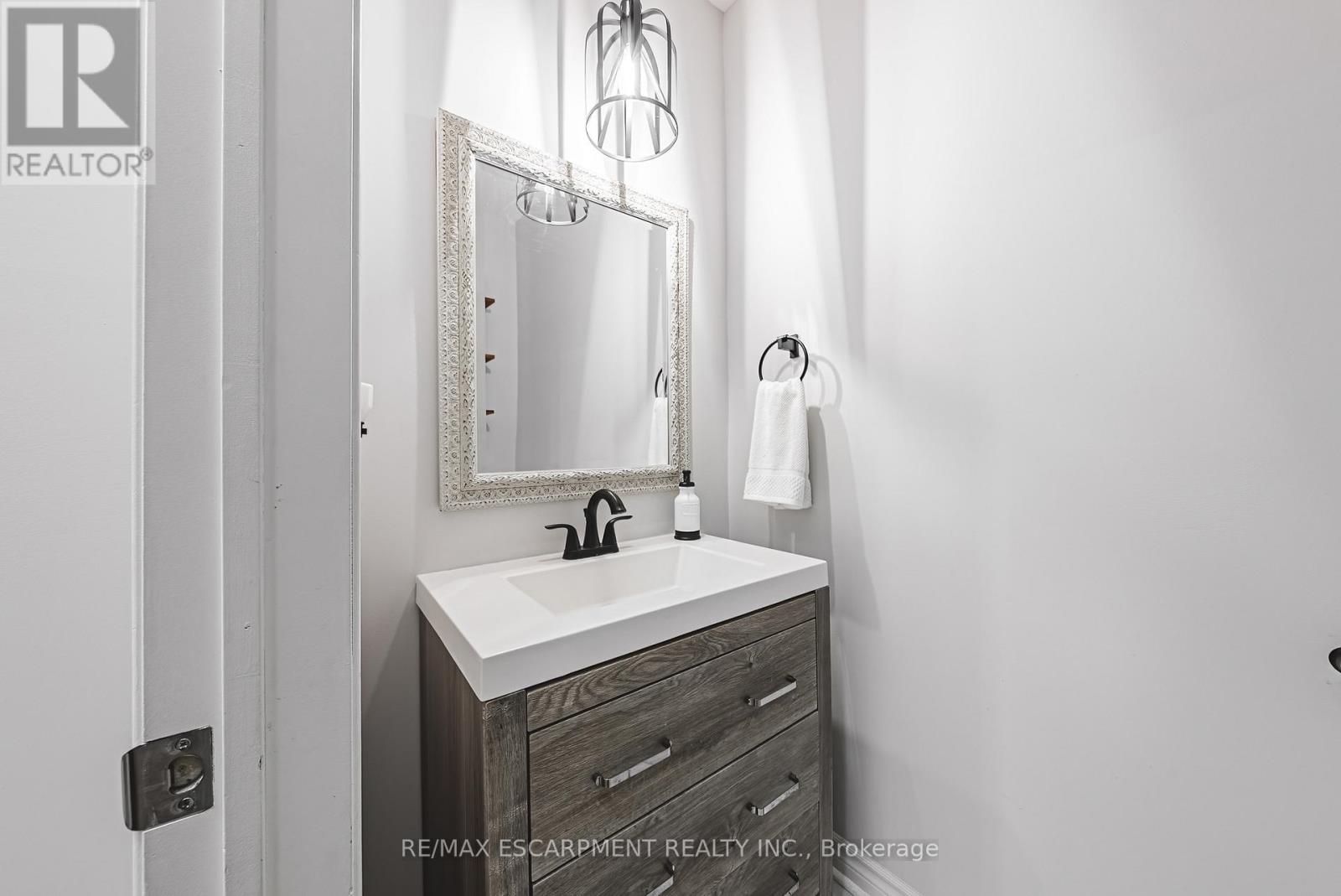Photo 40 of 2170 Coldwater Street, Burlington ON
