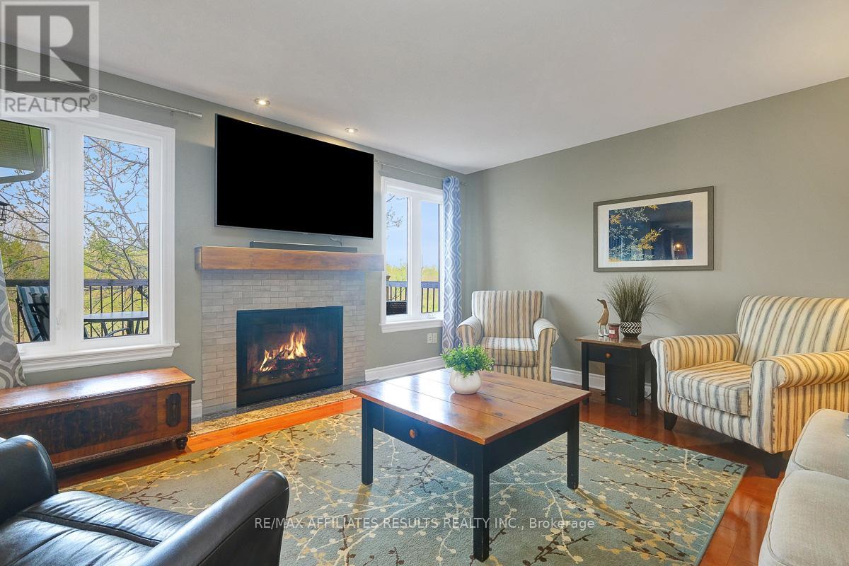 Photo 3 of 117 Scottwood Grove, Ottawa ON