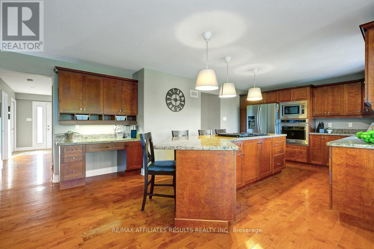 Photo 7 of 117 Scottwood Grove, Ottawa ON