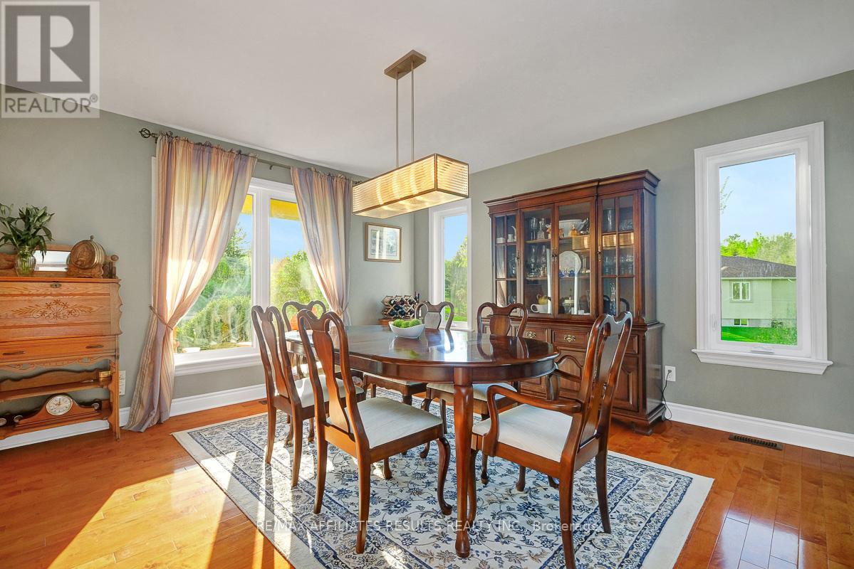 Photo 9 of 117 Scottwood Grove, Ottawa ON