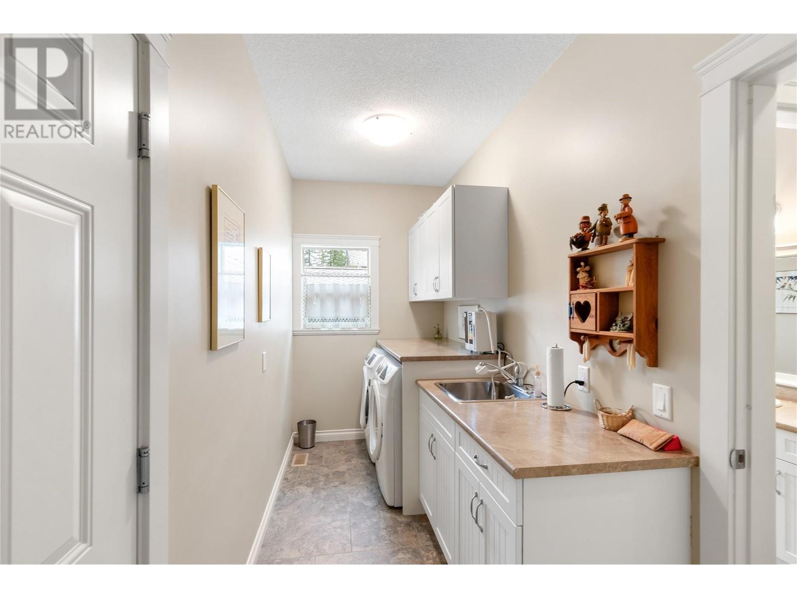 2750 Sunnydale Drive, Blind Bay