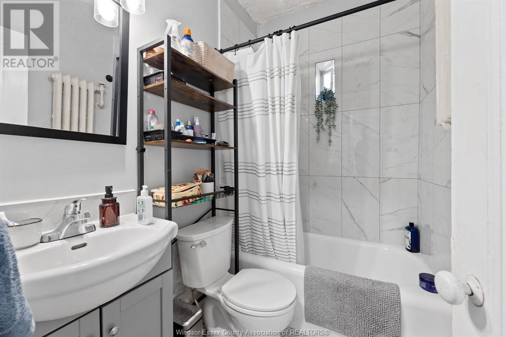 Photo 18 of 1445 Wyandotte Street East, Windsor ON