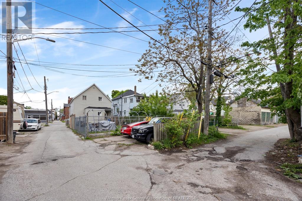 Photo 32 of 1445 Wyandotte Street East, Windsor ON