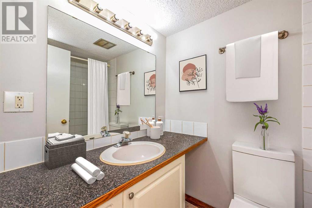 Single Family House for Sale in    Avenue SW Shaganappi Calgary 