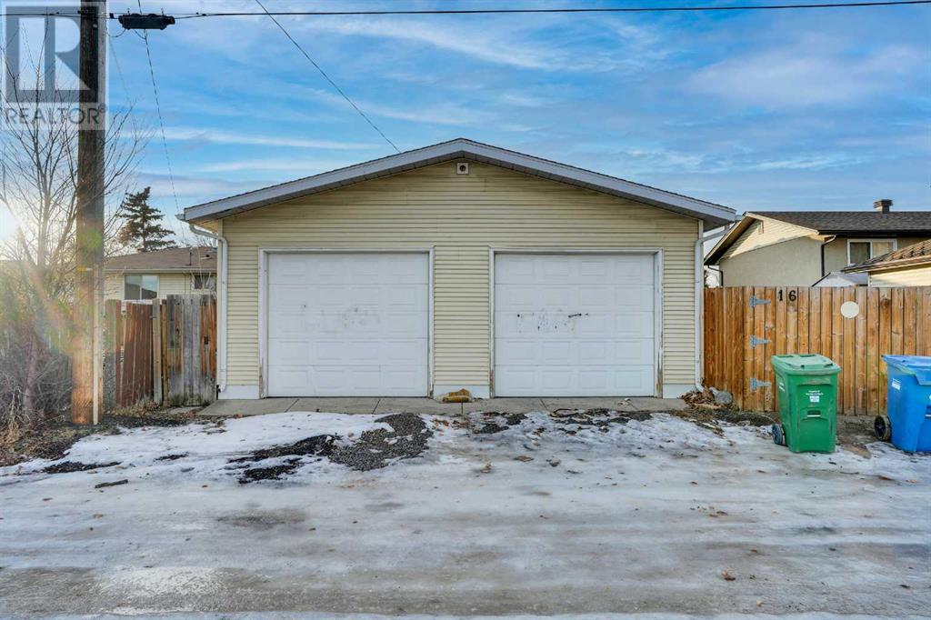 Single Family House 4 Level for Sale in  Penbrooke Place SE Penbrooke Meadows Calgary 
