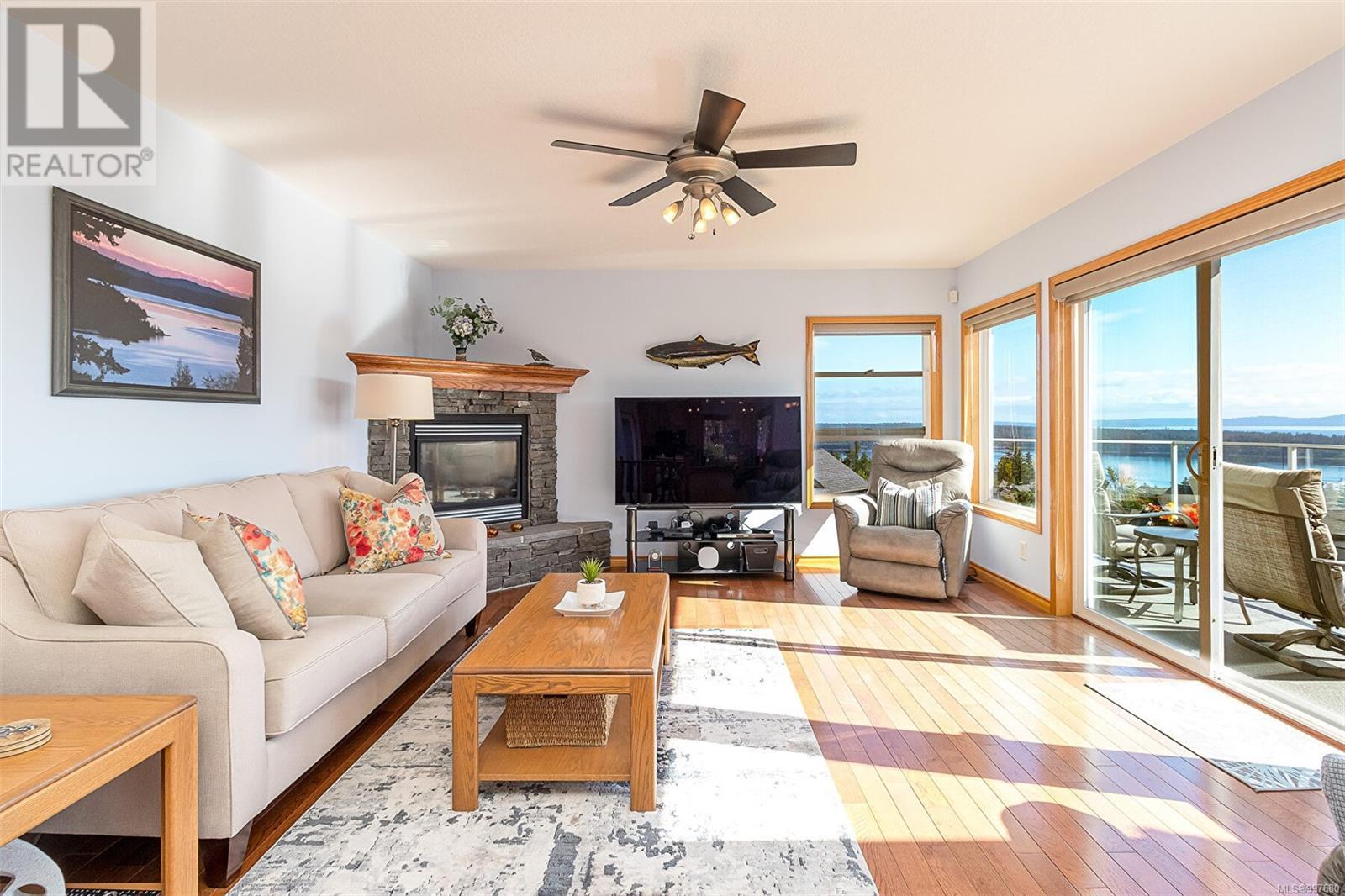 483 Hillview Ave, Ladysmith