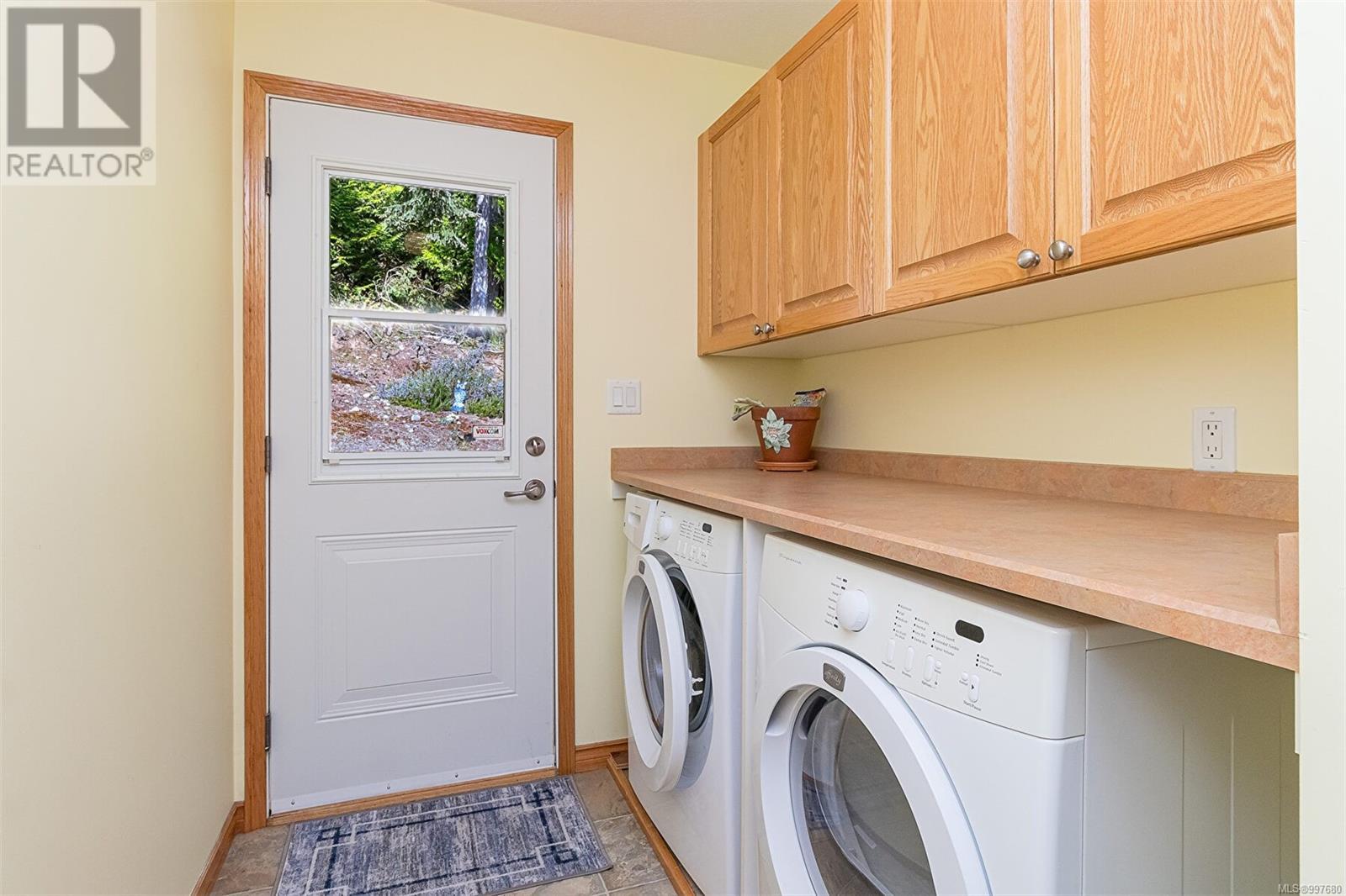 483 Hillview Ave, Ladysmith