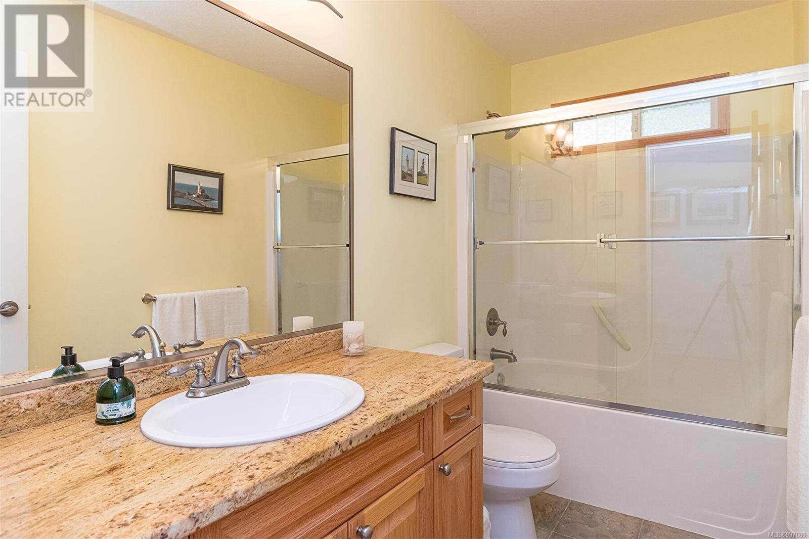 483 Hillview Ave, Ladysmith