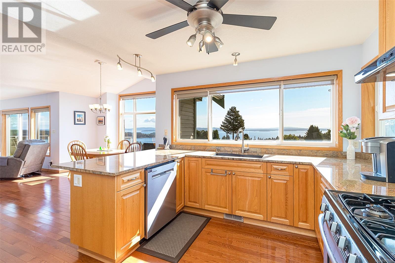 483 Hillview Ave, Ladysmith