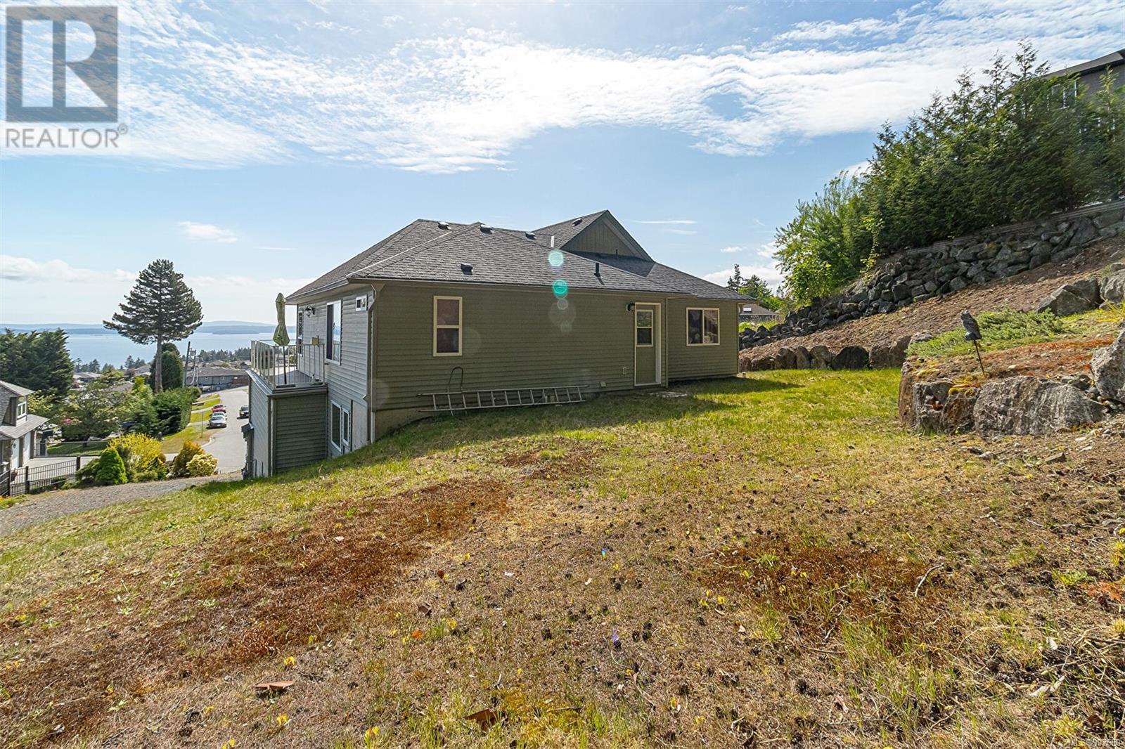 483 Hillview Ave, Ladysmith