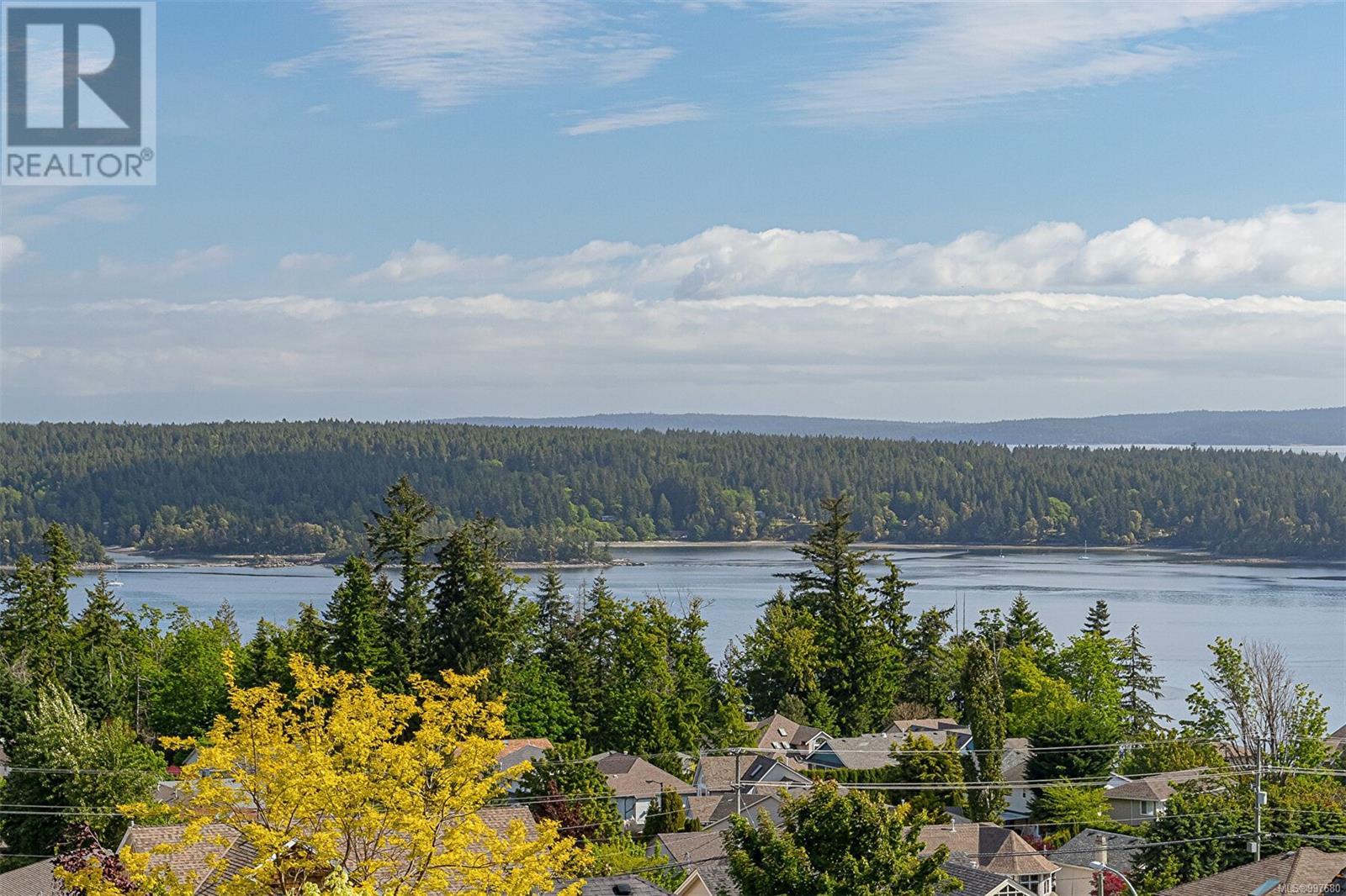 483 Hillview Ave, Ladysmith