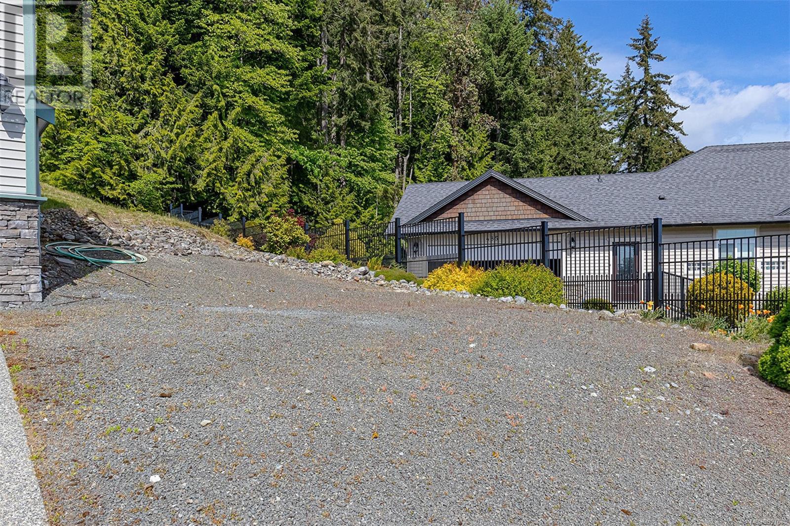 483 Hillview Ave, Ladysmith