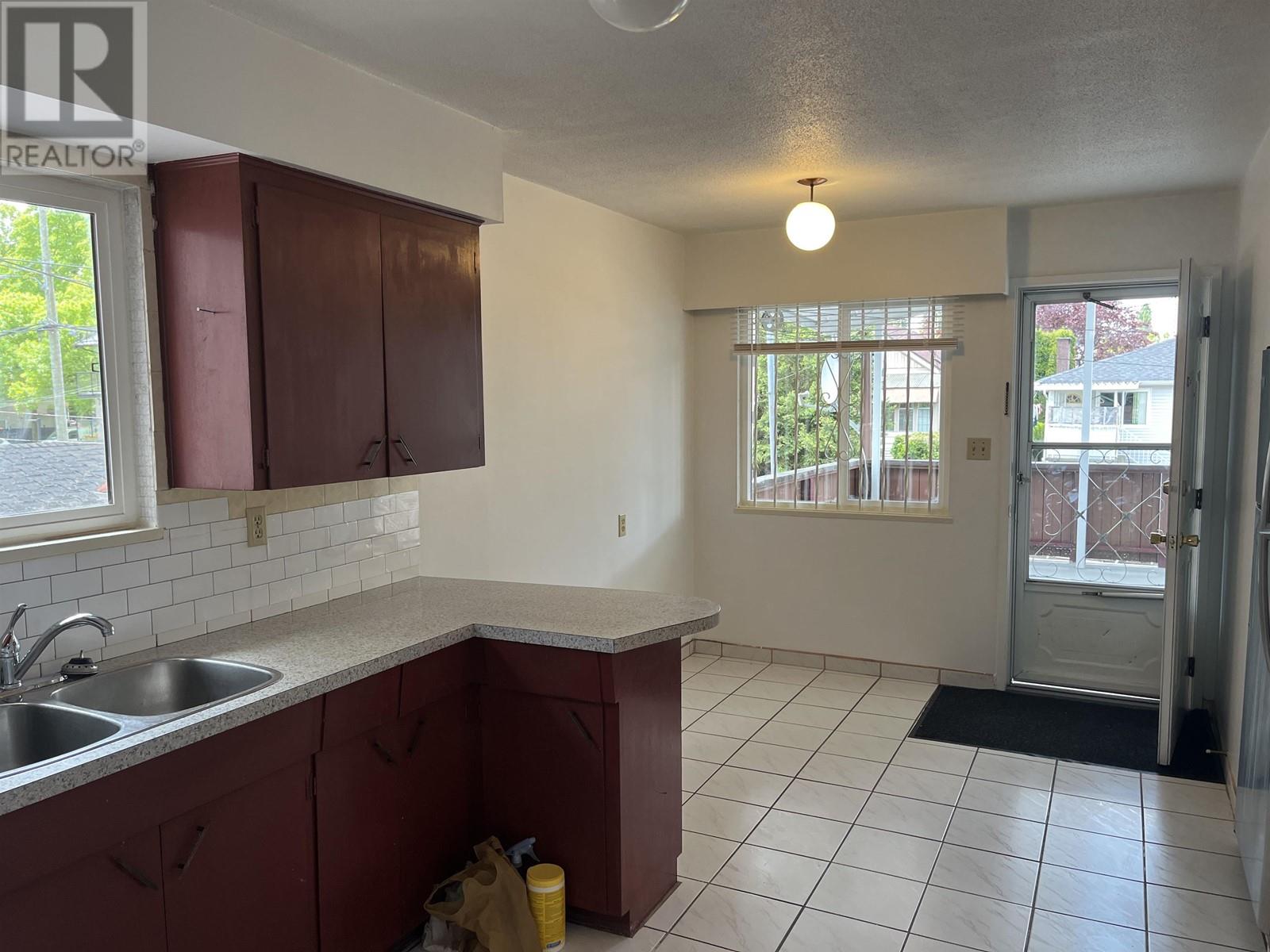 Photo 5 of 5125 Wales Street, Vancouver BC