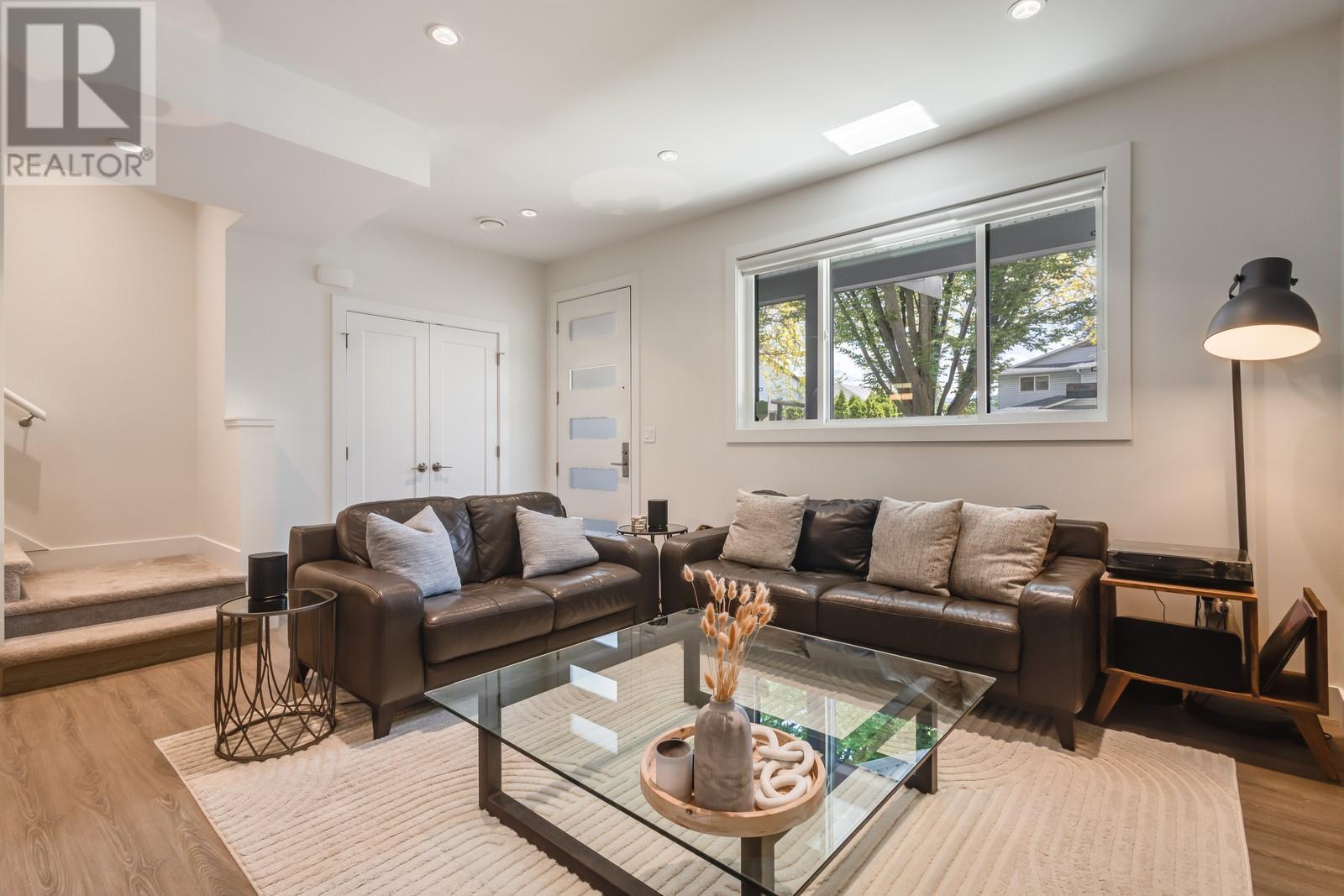 1 748 Stockwell Avenue, Kelowna