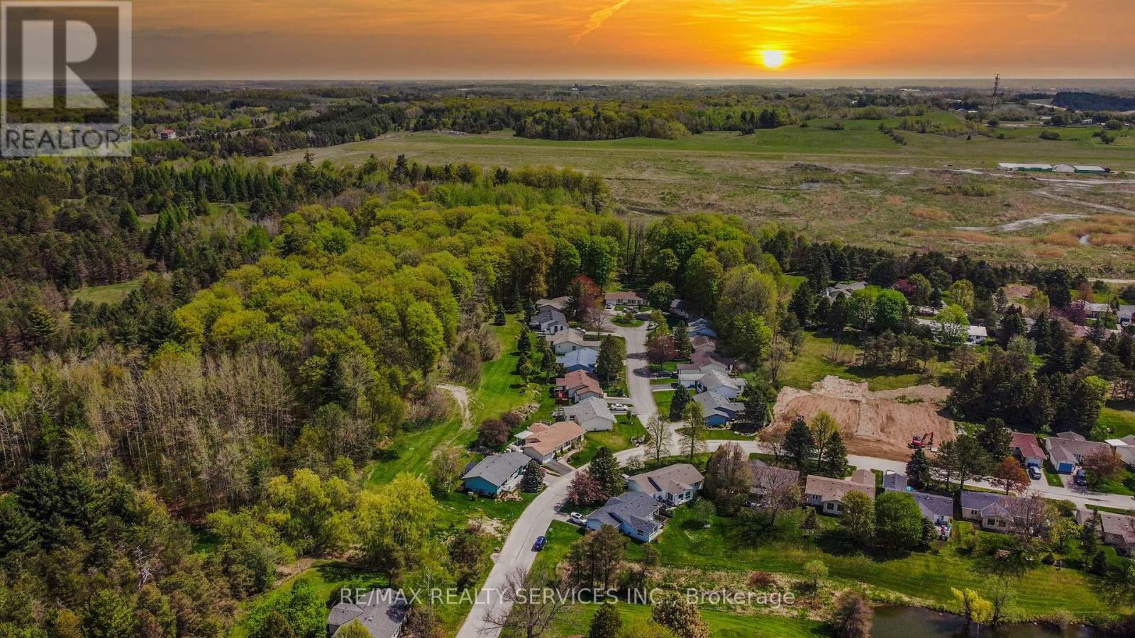 Photo 17 of 12 Pinetree Court, New Tecumseth ON