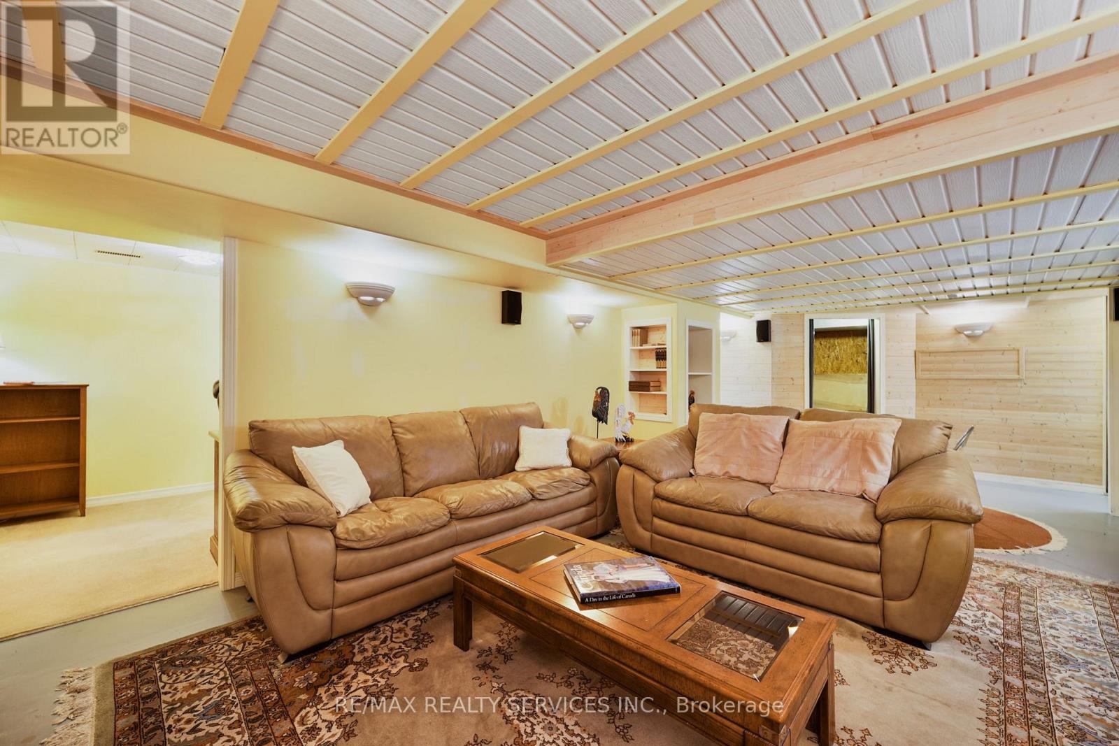 Photo 2 of 12 Pinetree Court, New Tecumseth ON
