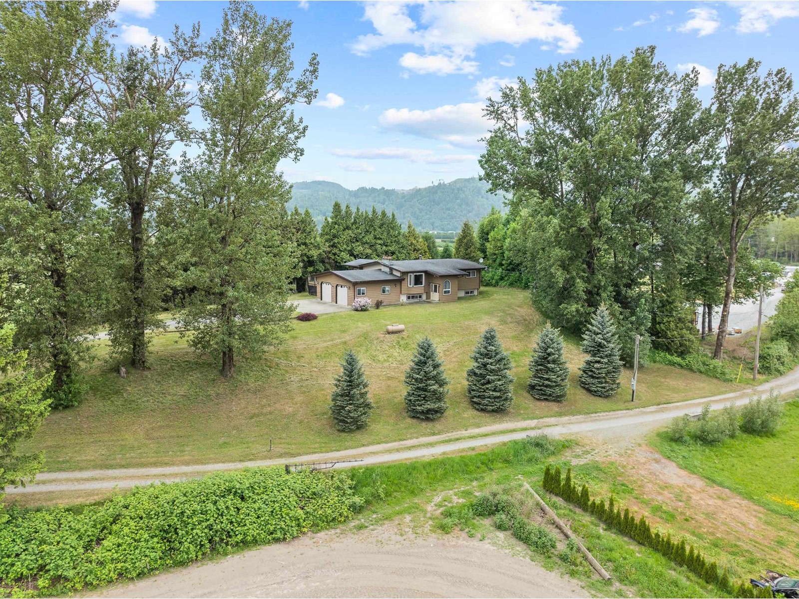 Photo 2 of 38604 No 5 Road, Abbotsford BC