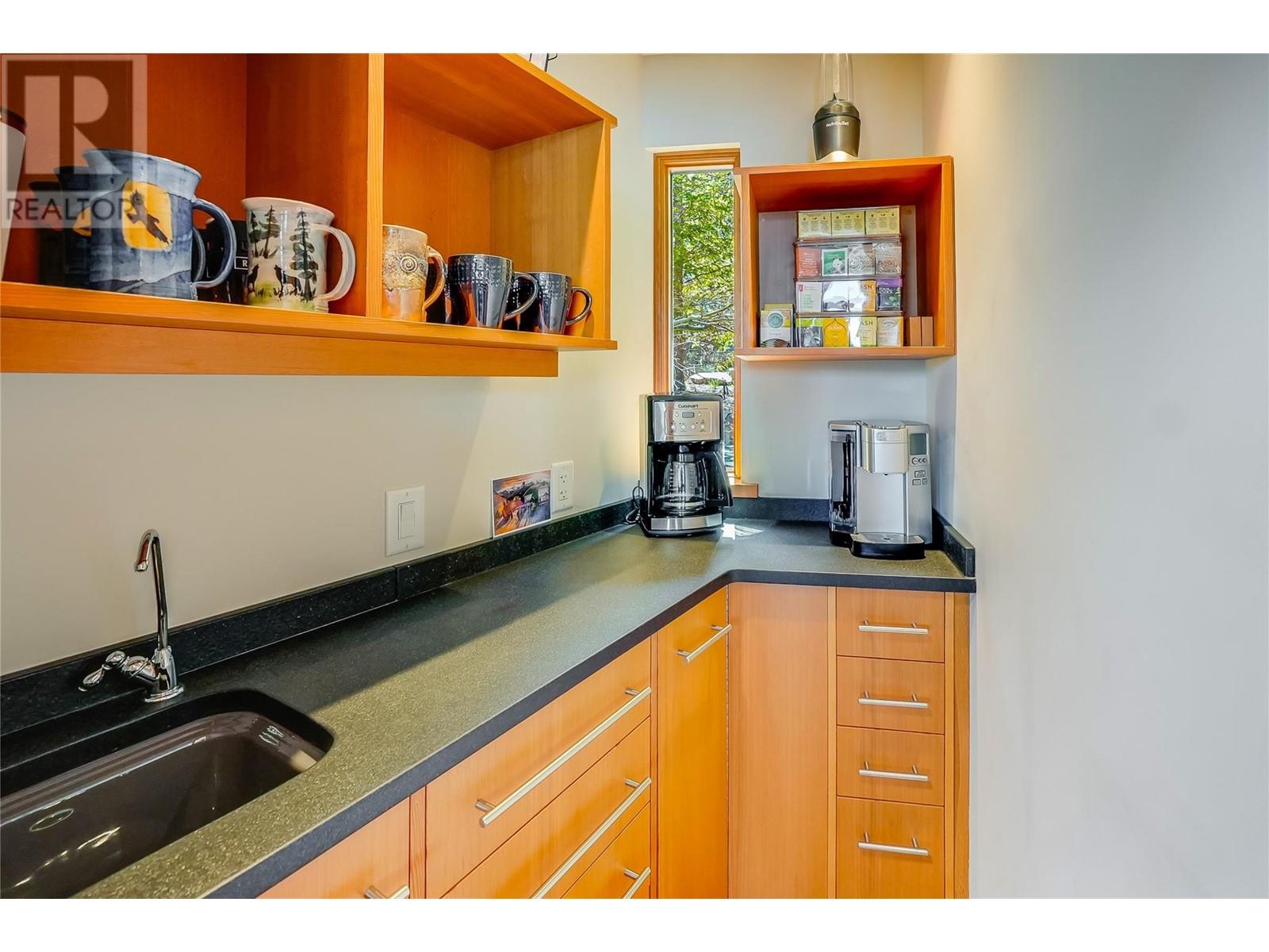 285 KOOTENAY LAKE Road, Procter