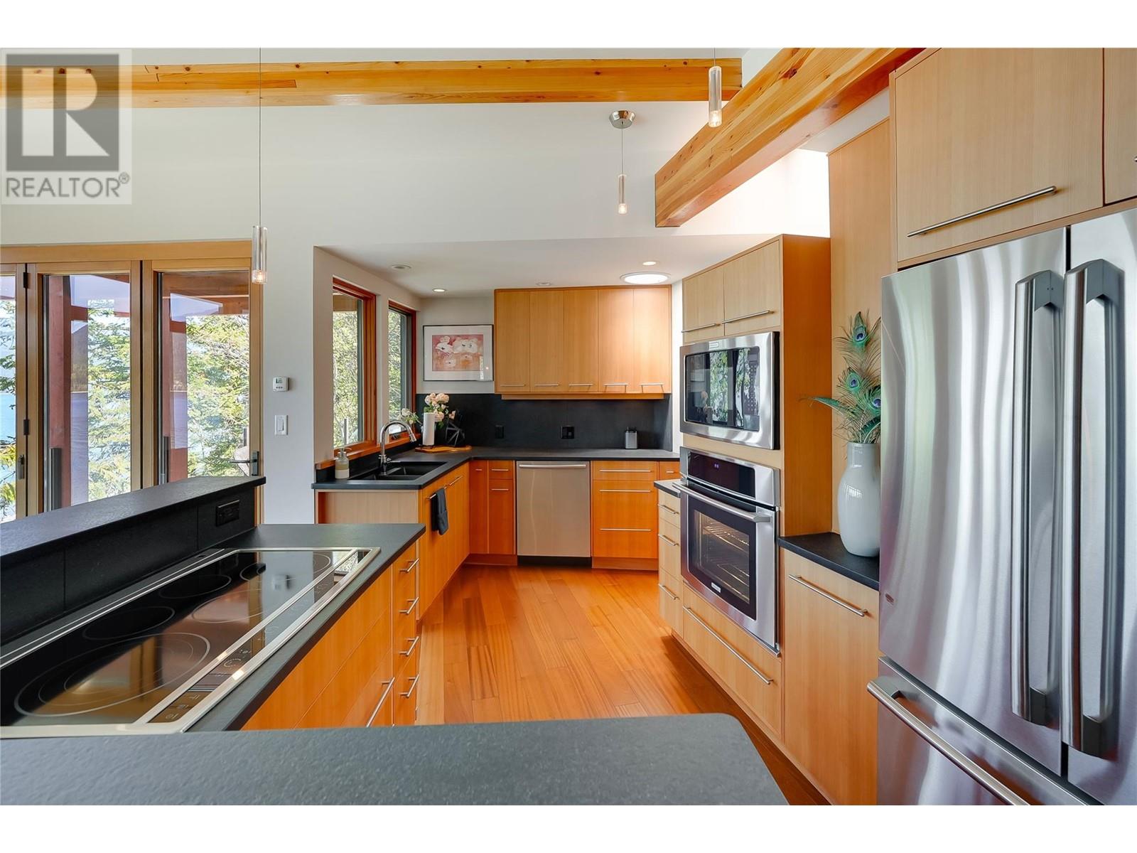 285 KOOTENAY LAKE Road, Procter