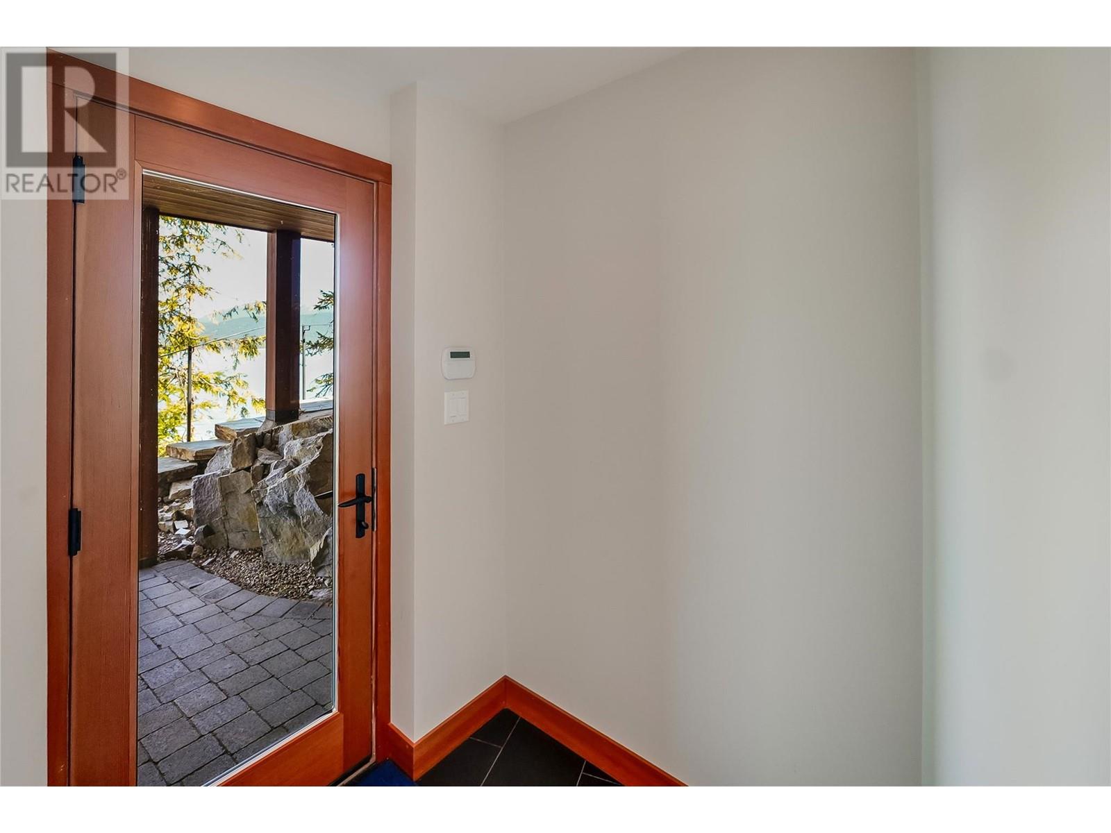 285 KOOTENAY LAKE Road, Procter