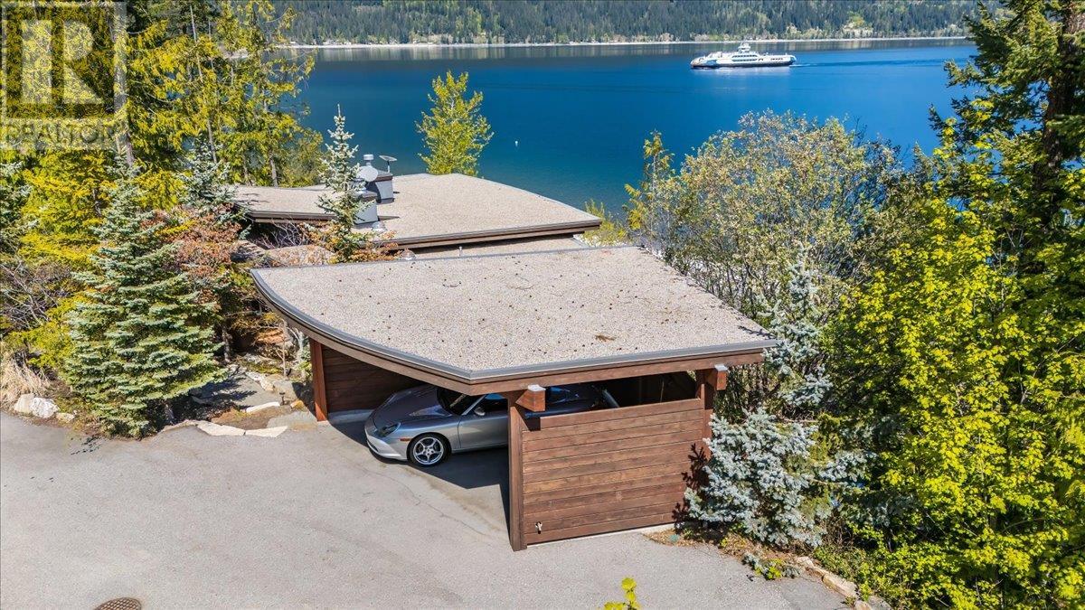 285 KOOTENAY LAKE Road, Procter