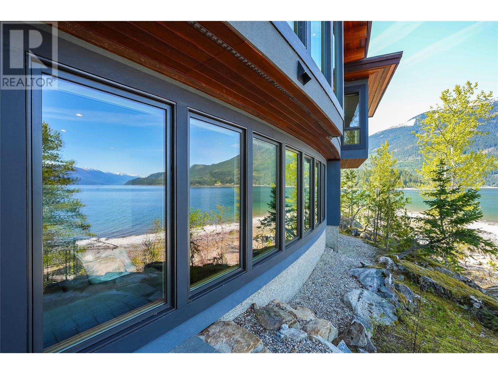 285 KOOTENAY LAKE Road, Procter