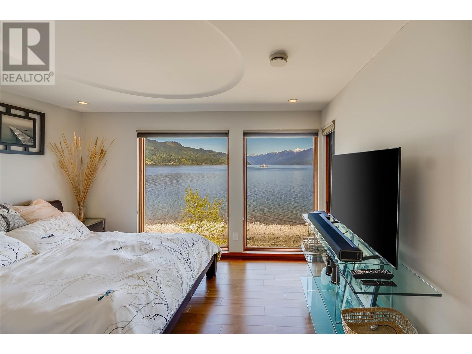 285 KOOTENAY LAKE Road, Procter