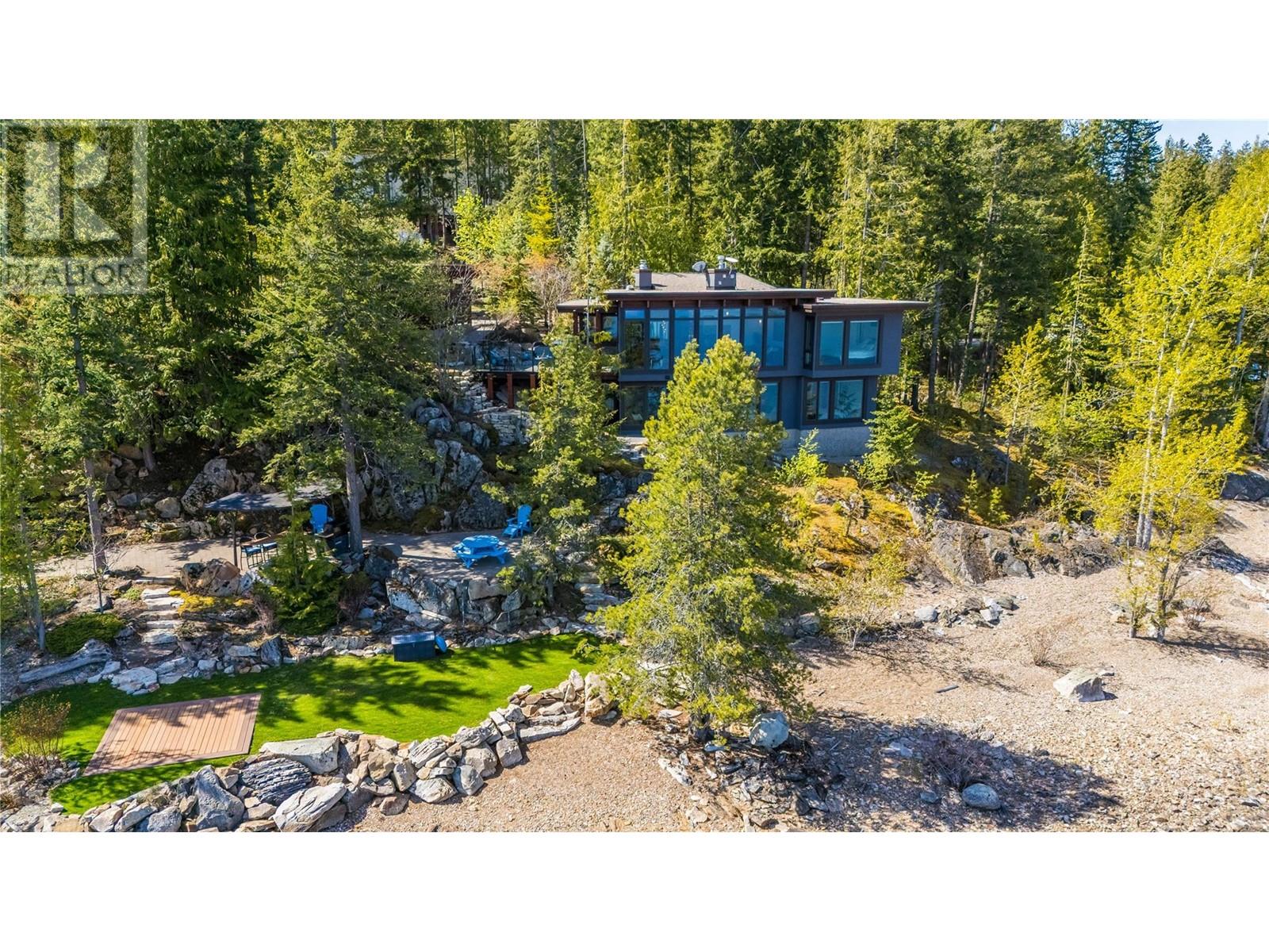 285 KOOTENAY LAKE Road, Procter