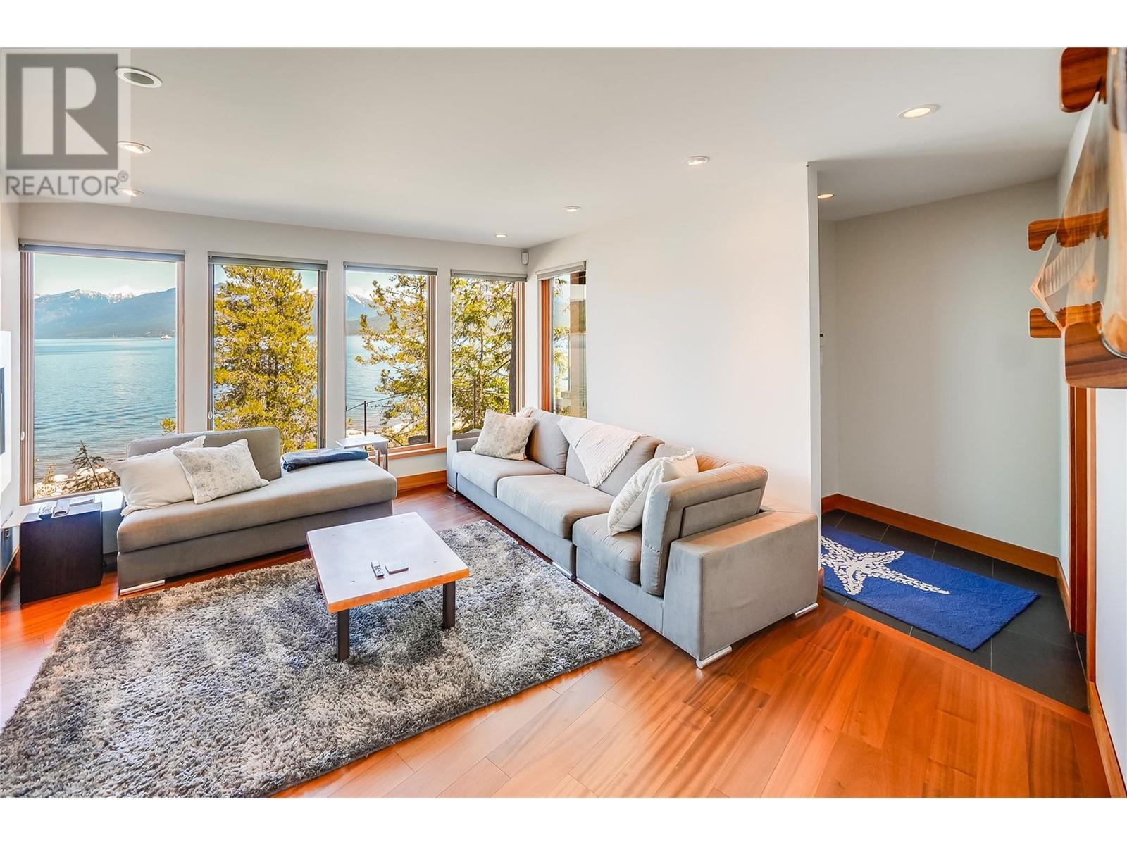 285 KOOTENAY LAKE Road, Procter