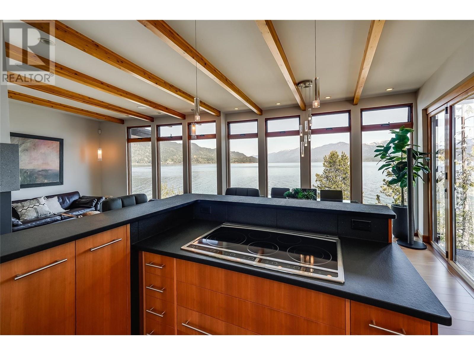 285 KOOTENAY LAKE Road, Procter