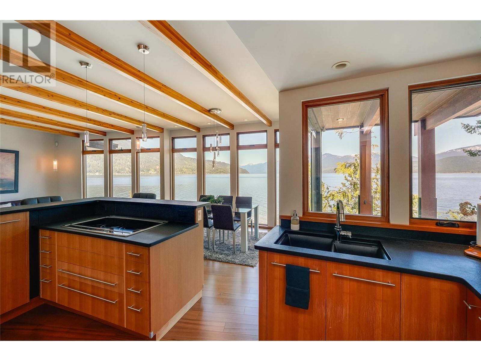 285 KOOTENAY LAKE Road, Procter