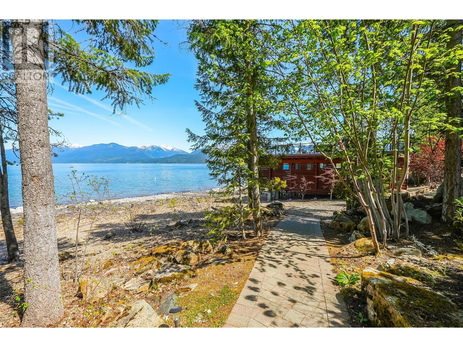 285 KOOTENAY LAKE Road, Procter