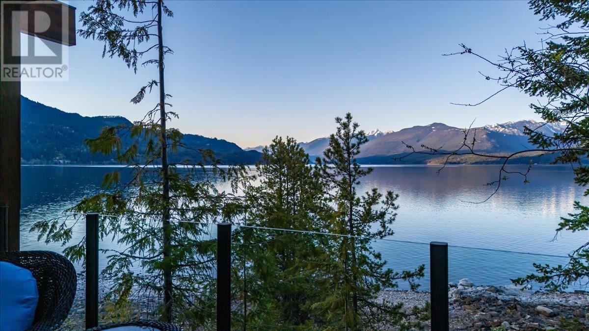 285 KOOTENAY LAKE Road, Procter