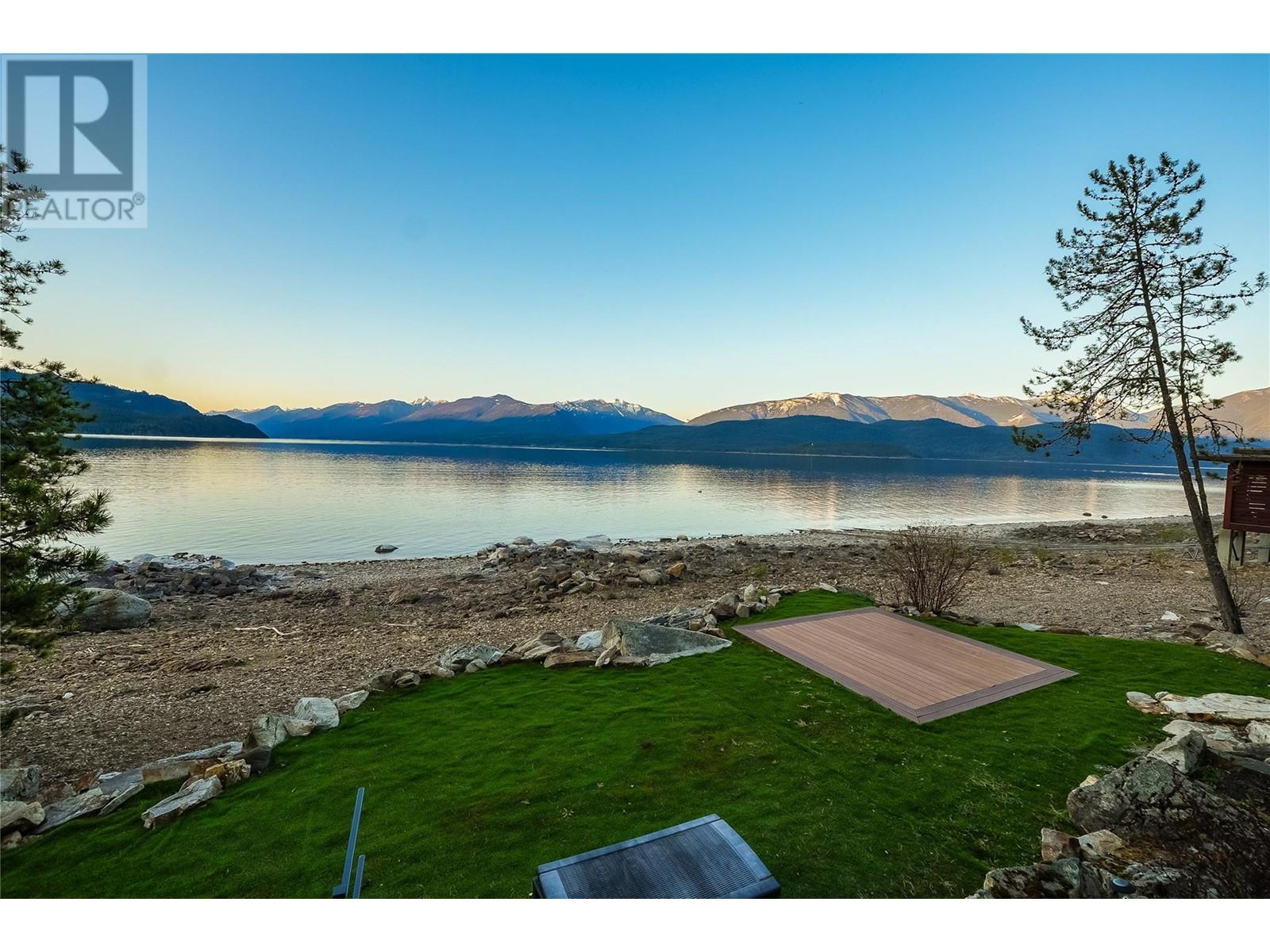 285 KOOTENAY LAKE Road, Procter