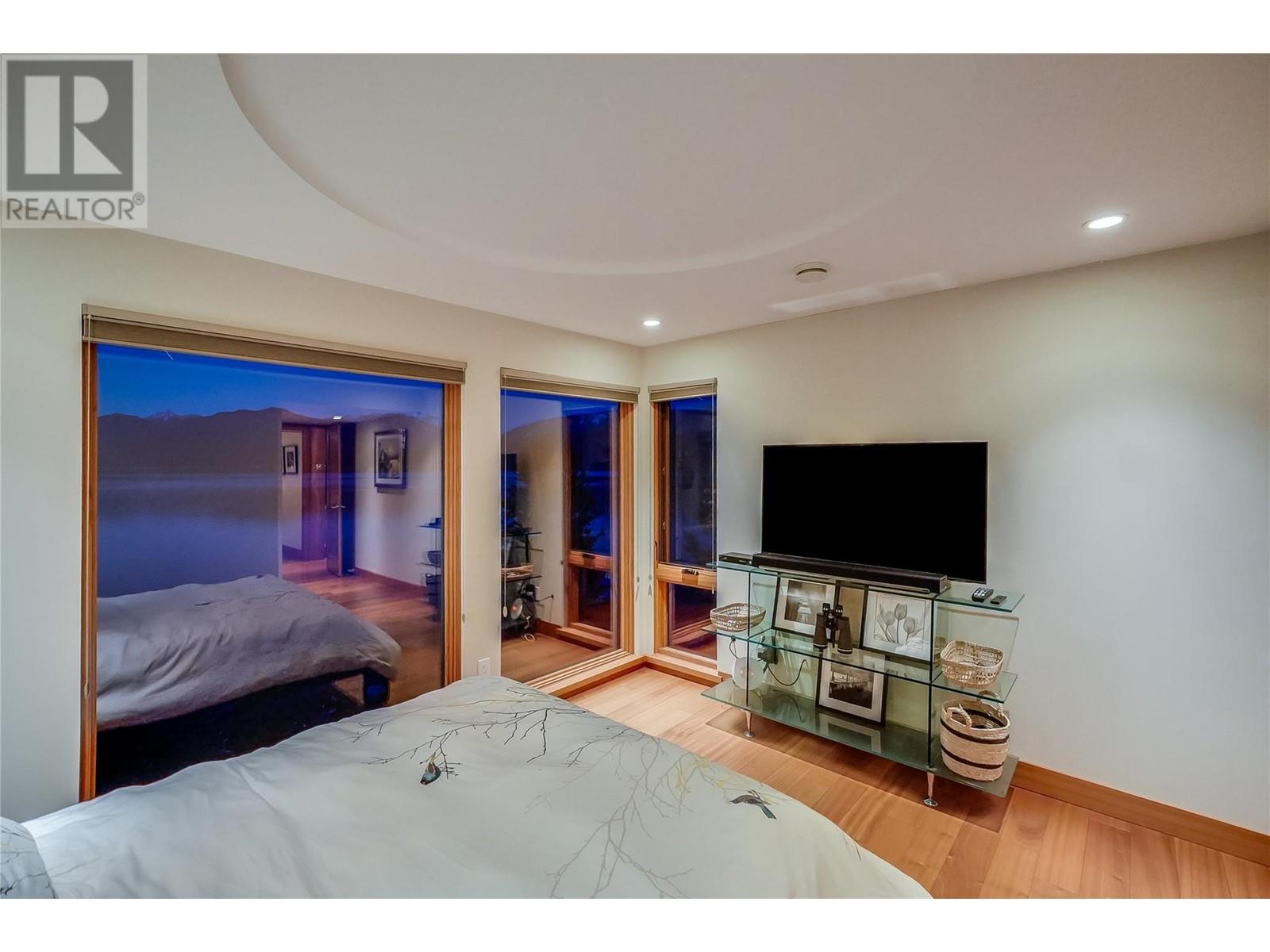 285 KOOTENAY LAKE Road, Procter