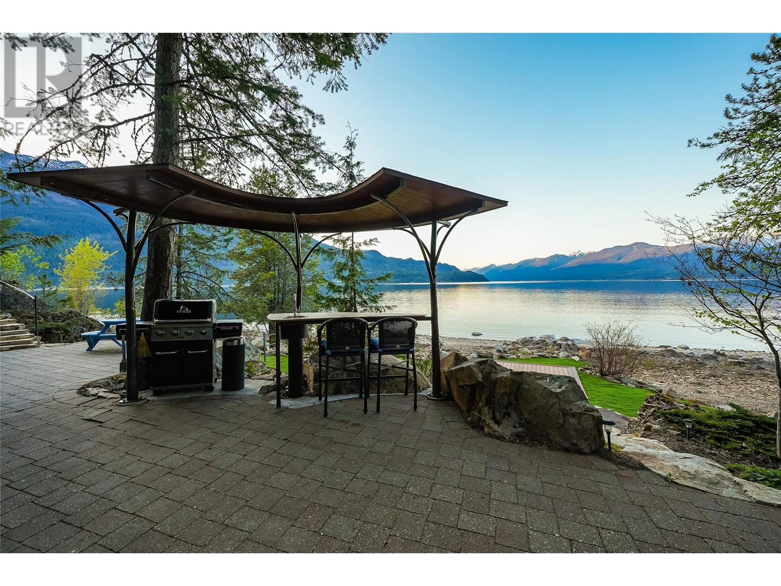 285 KOOTENAY LAKE Road, Procter