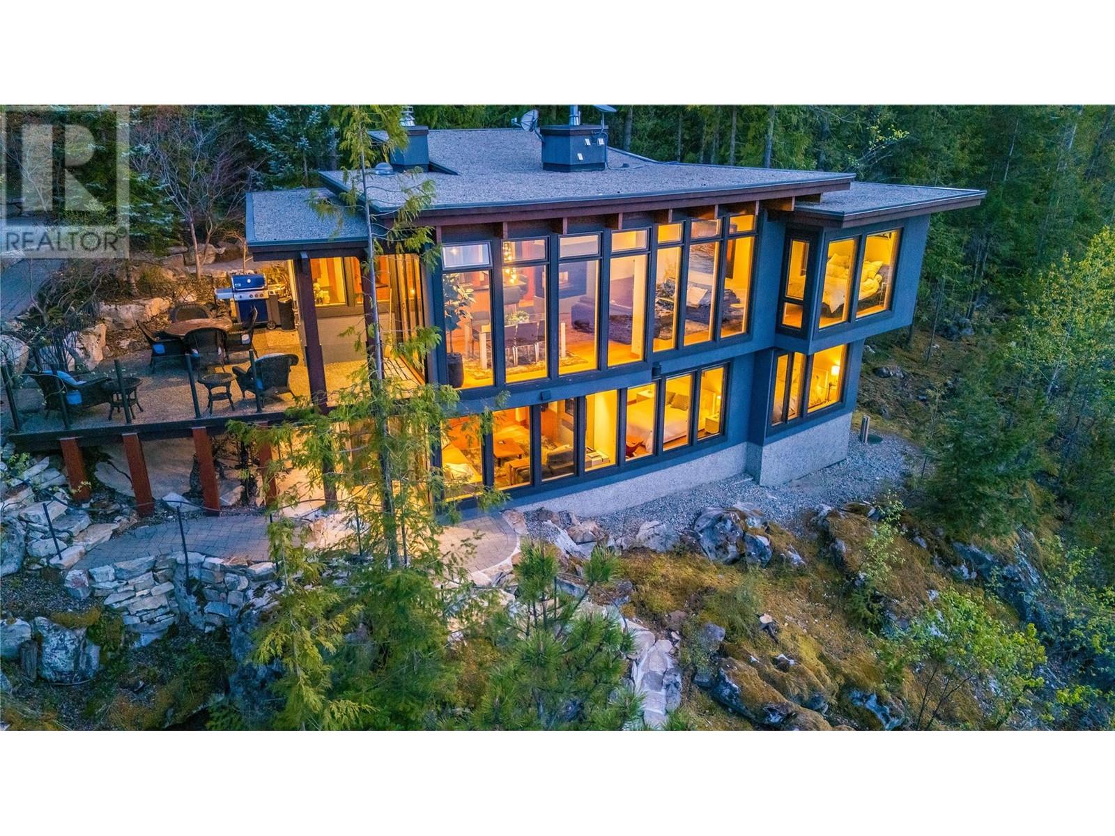285 KOOTENAY LAKE Road, Procter