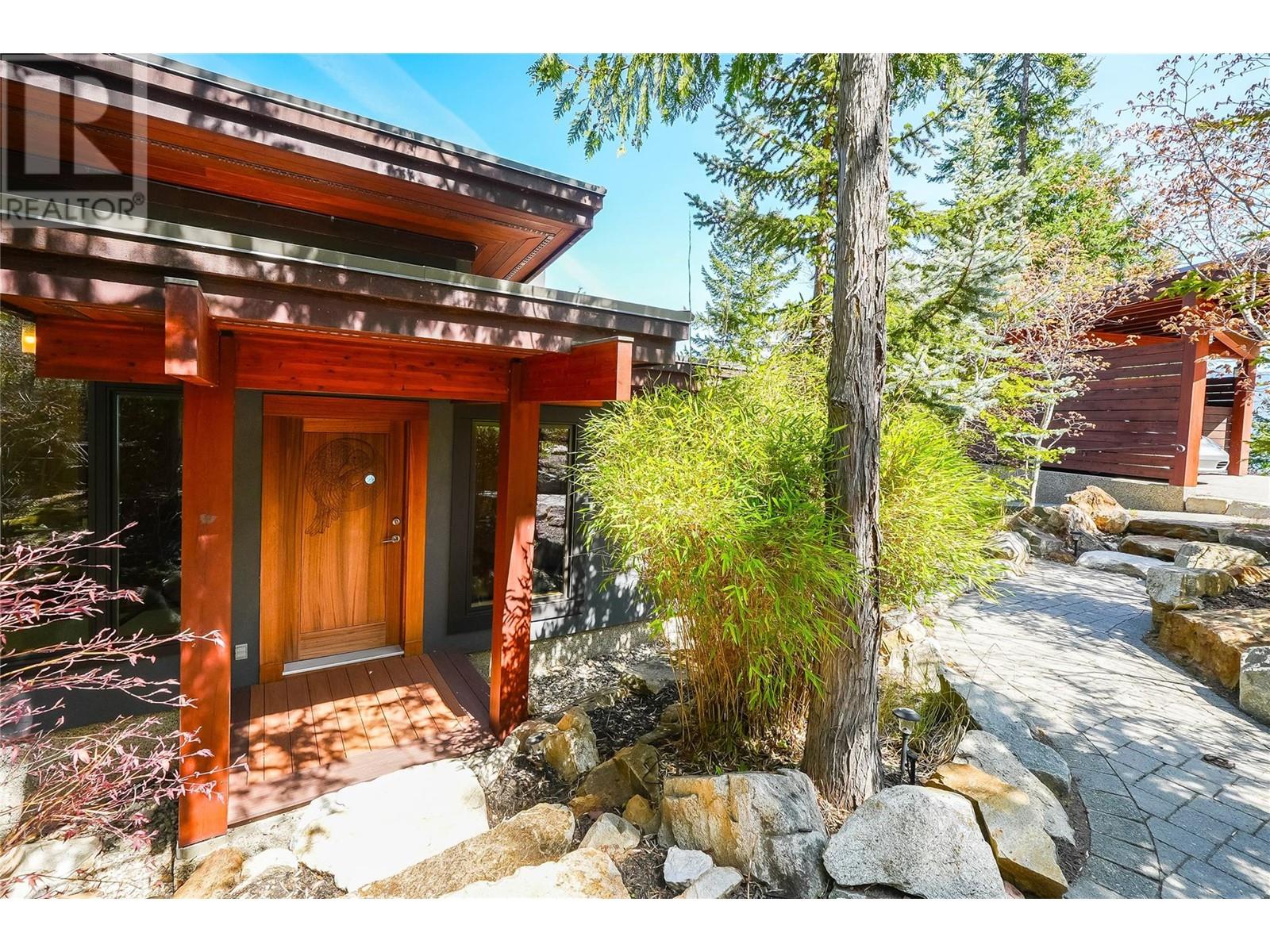 285 KOOTENAY LAKE Road, Procter