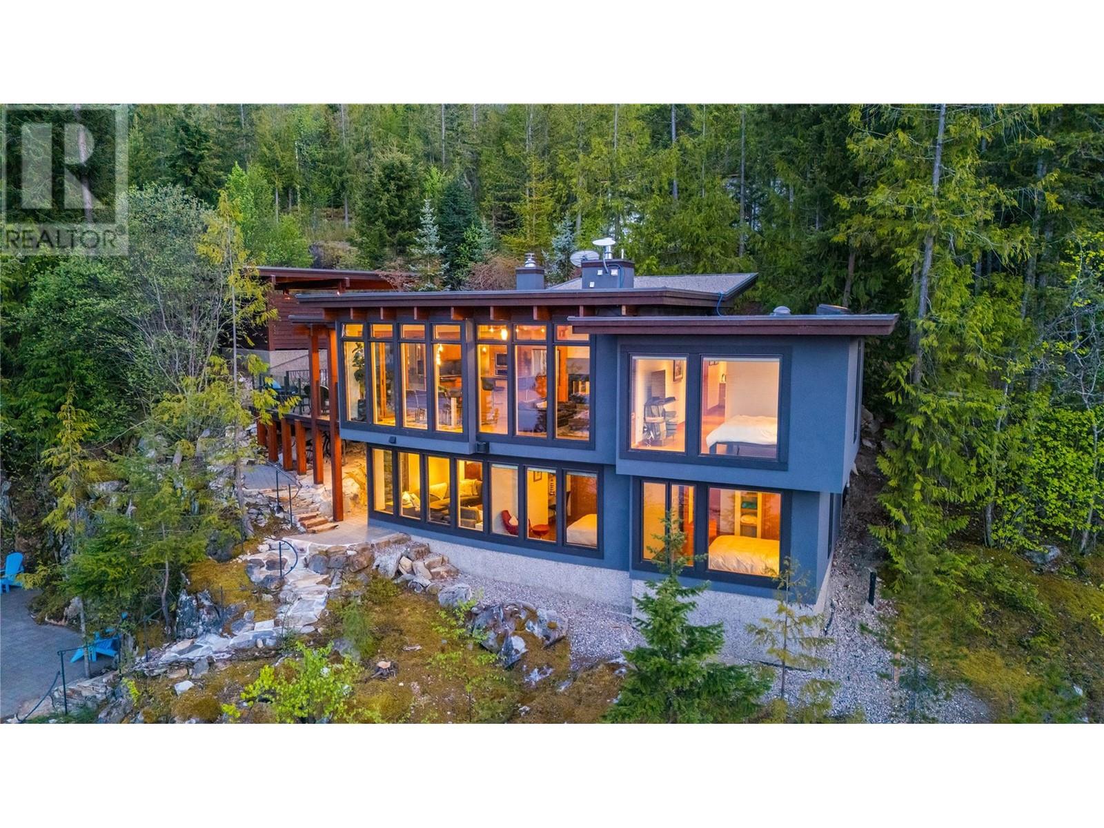 285 KOOTENAY LAKE Road, Procter