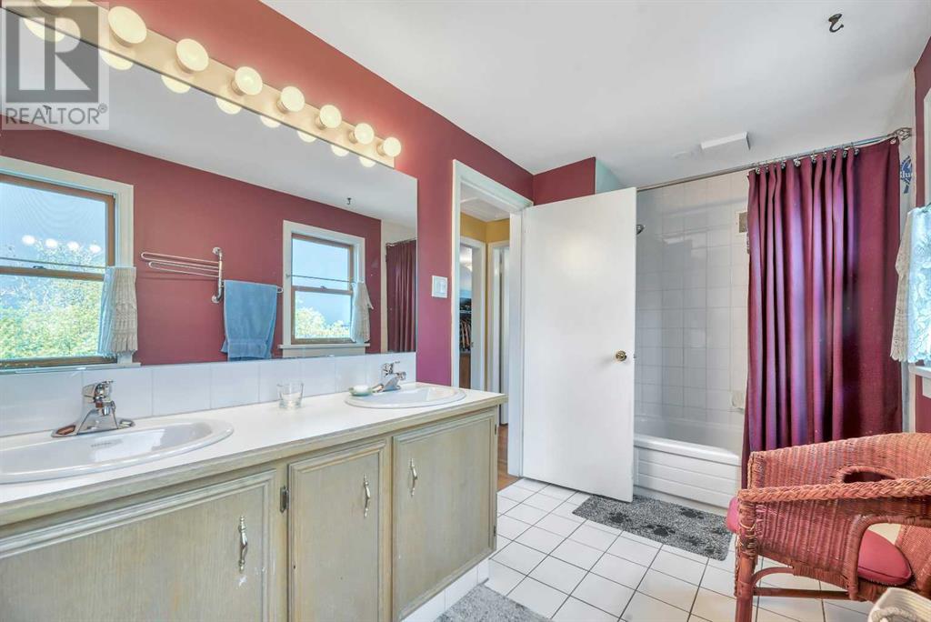 Single Family House for Sale in  Scarboro Avenue SW Scarboro Calgary 