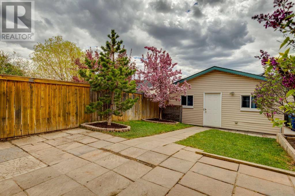 Single Family House for Sale in  Tuscany Springs Way NW Tuscany Calgary 