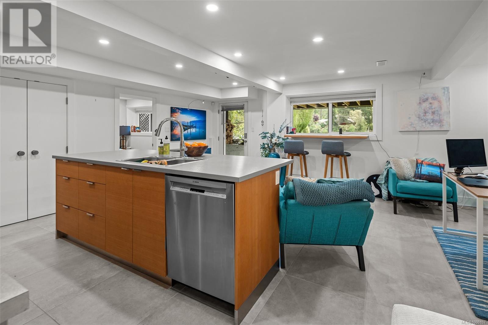  5041 Prospect Lake Road, Saanich